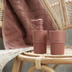 Sealskin Zeepdispenser Brave Staand Donkerroze 18 Sealskin Zeepdispenser Brave Staand Donkerroze -Badkamer Winkel 123 1063