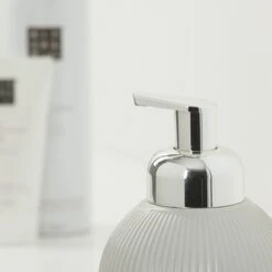 Sealskin Zeepdispenser Convex Lichtgrijs 9 Sealskin Zeepdispenser Convex Lichtgrijs -Badkamer Winkel 123 1101