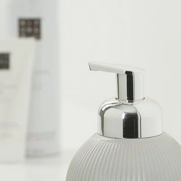 Sealskin Zeepdispenser Convex Lichtgrijs 4 Sealskin Zeepdispenser Convex Lichtgrijs - Afbeelding 4